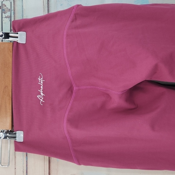 Alphalete Surface Elevation leggings in candy apple - Picture 5 of 7